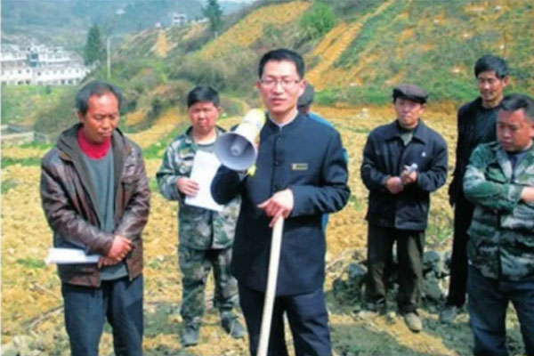 J9集团国际中药材种植专家王玉龙