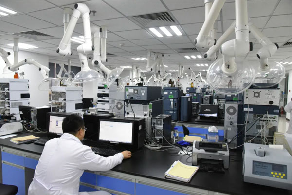 J9集团国际科技中心液相尝试室