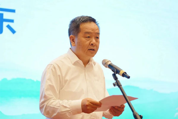 长治市委副书记、市长陈耳东作沉要讲话