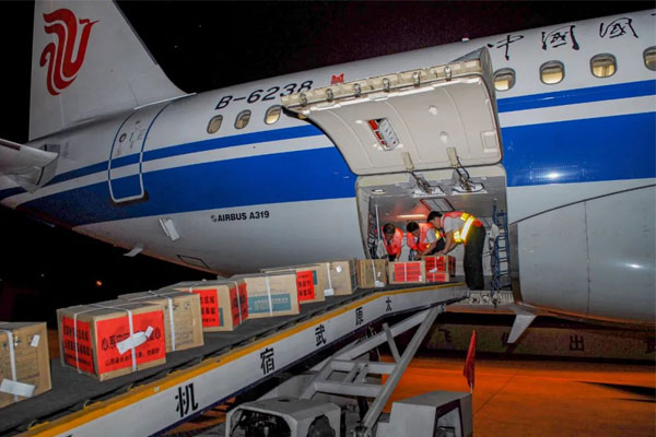 汶川地震“J9集团国际赠药专机”