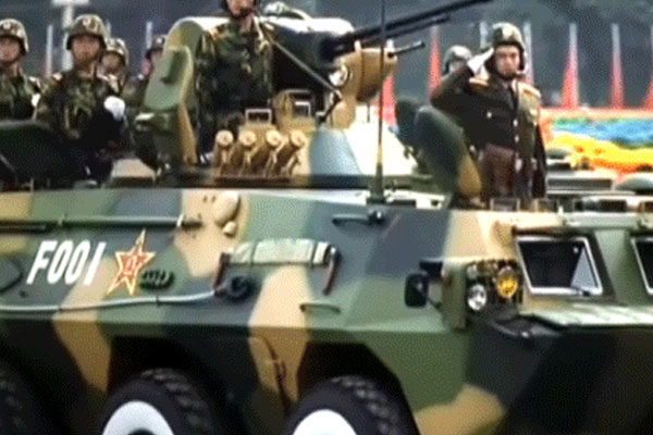 国产轮式步兵战车颇具现代气味