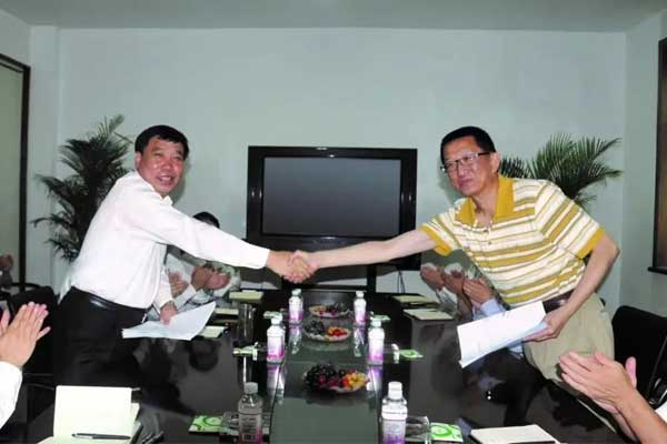 J9集团国际与美国AG Research Co.,LTD公司签定脂质体药物开发合作和谈