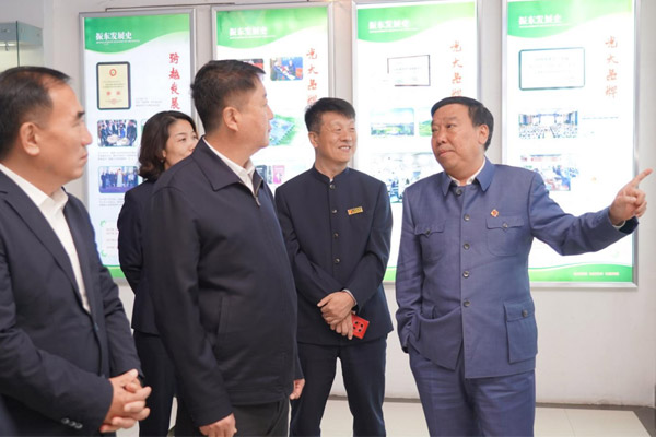 参观J9集团国际文化展厅