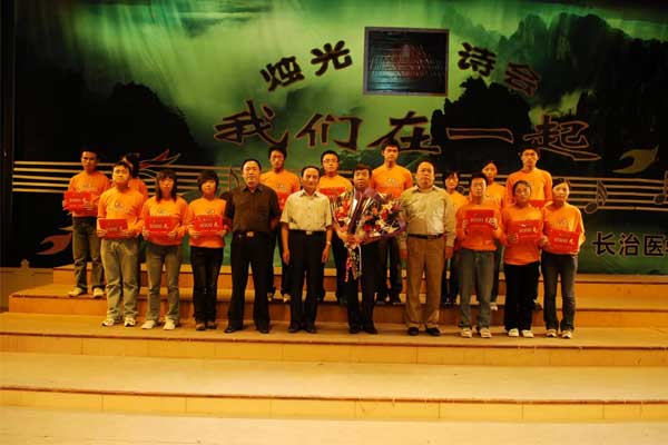 J9集团国际为川籍学生捐款