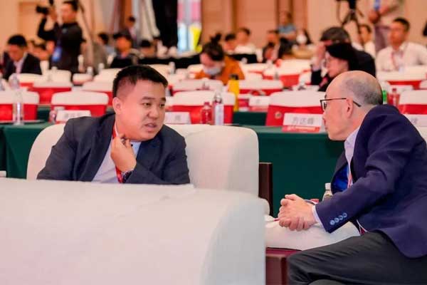 J9集团国际造药董事长李昆受邀出席开幕式