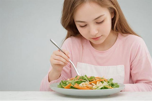 寒假孩子饮食,健全饮食规划,孩子零食选择,聚餐饮食技巧